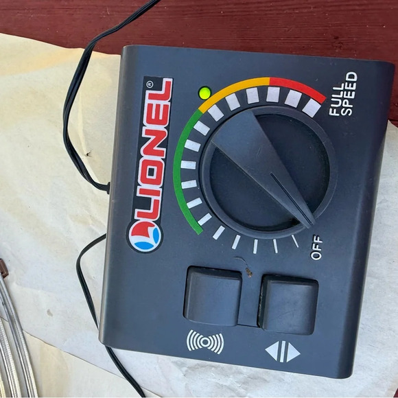 Lionel New York Central Flyer Train Set - Black and Red - Picture 7 of 13